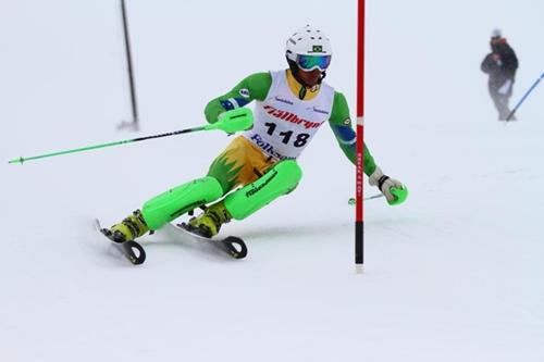 Aos 17 anos, atleta fez melhor marca masculina da história no Slalom de Jaervsoe (Suécia) / Foto: Divulgação / CBDN